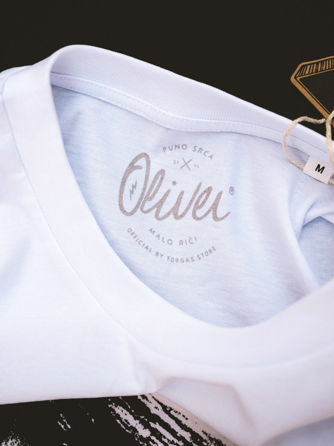 OLIVER - Novine White