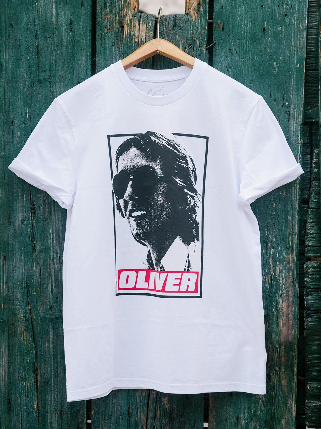 OLIVER - Novine White